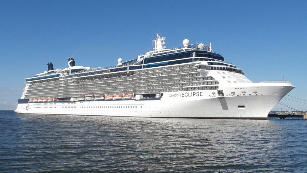 1280px-Celebrity_Eclipse_at_pier_24_in_Tallinn_23_July_2017_(cropped)